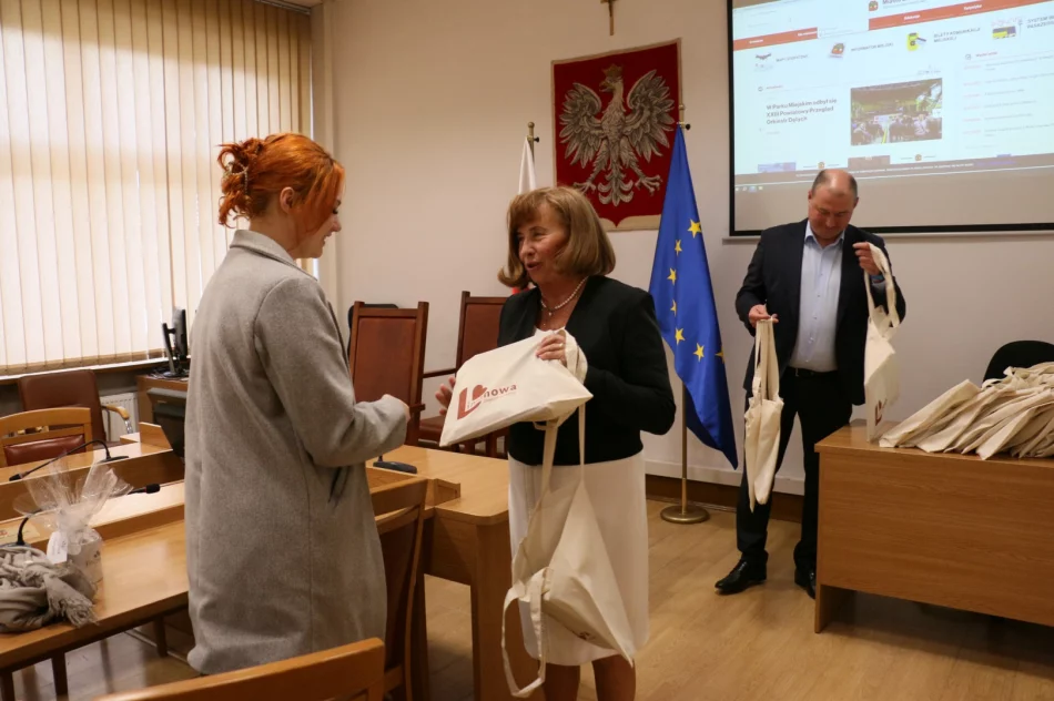 27 maja uczniowie odwiedzili Urząd Miasta Limanowa z okazji Dnia Samorządowca - zdjęcie 8