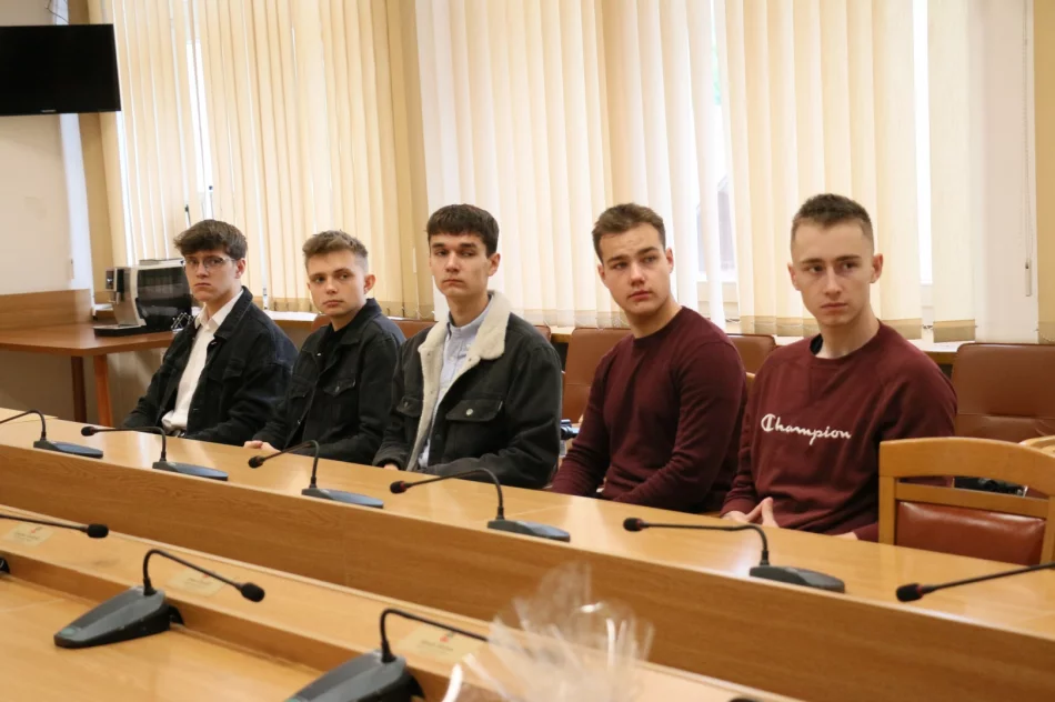27 maja uczniowie odwiedzili Urząd Miasta Limanowa z okazji Dnia Samorządowca - zdjęcie 16
