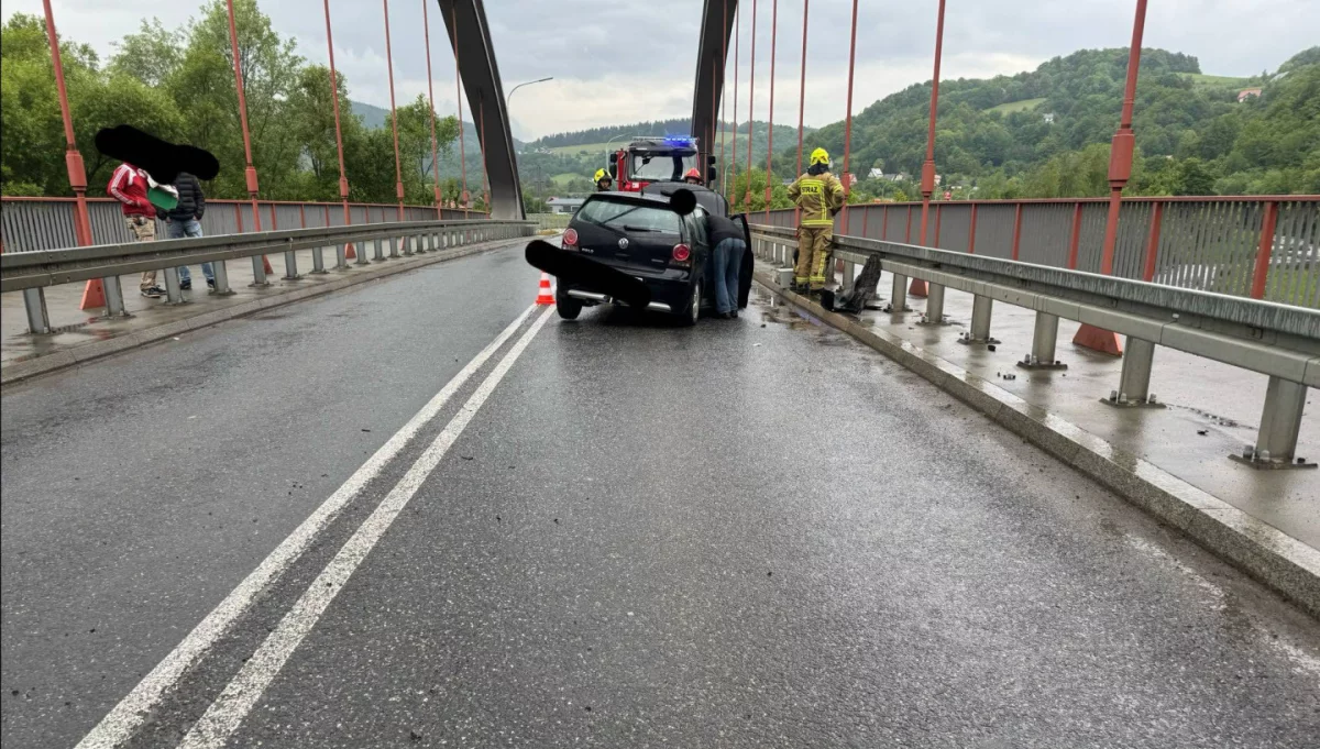 Kolizja na moście/fot.: OSP Laskowa