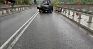 Samochód uderzył w barierę na moście - zdjęcie 3
