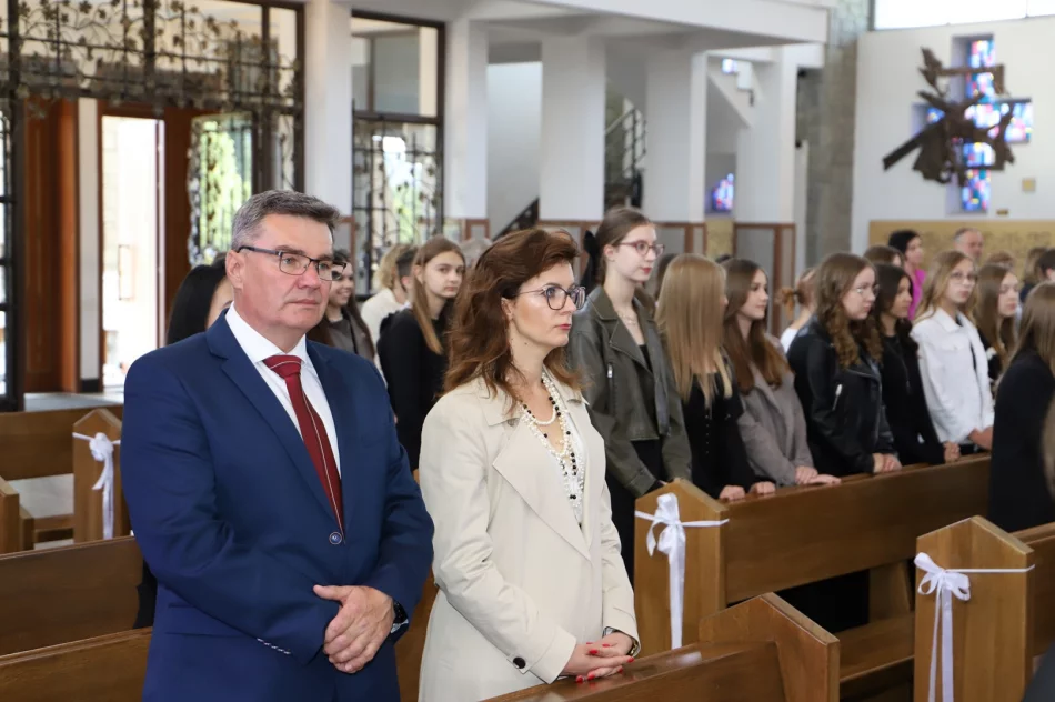 Święto Patrona Szkoły Podstawowej w Męcinie - św. Jana Pawła II - zdjęcie 6