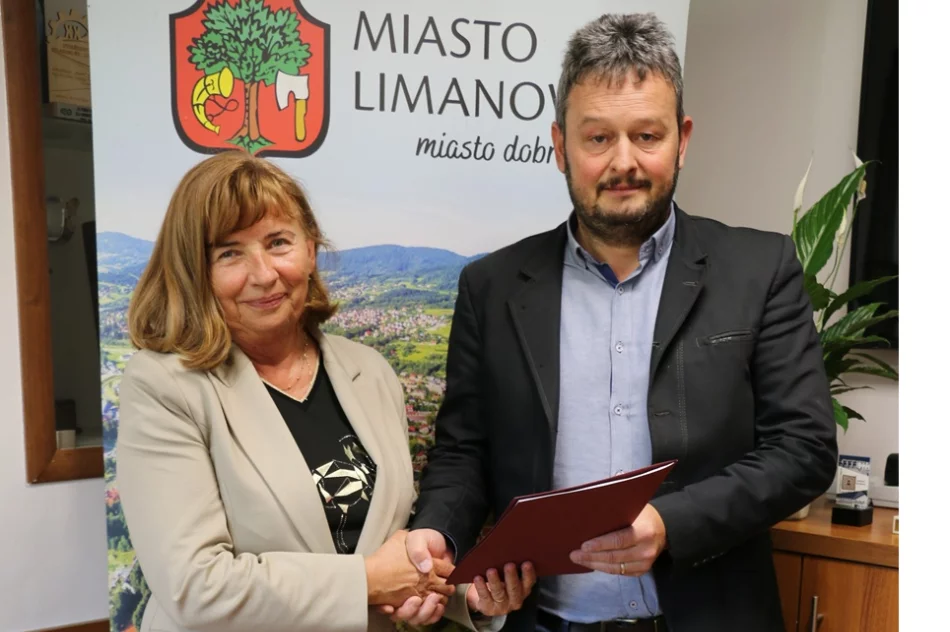 Podpisano umowę na remont drogi przy ul. Zarębki w Limanowej.  - zdjęcie 7