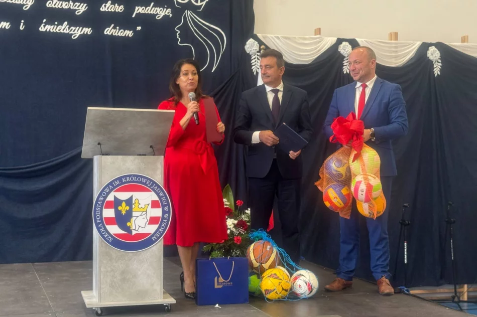 Uroczyście otwarto nowy budynek Szkoły Podstawowej w Wysokiem - zdjęcie 2