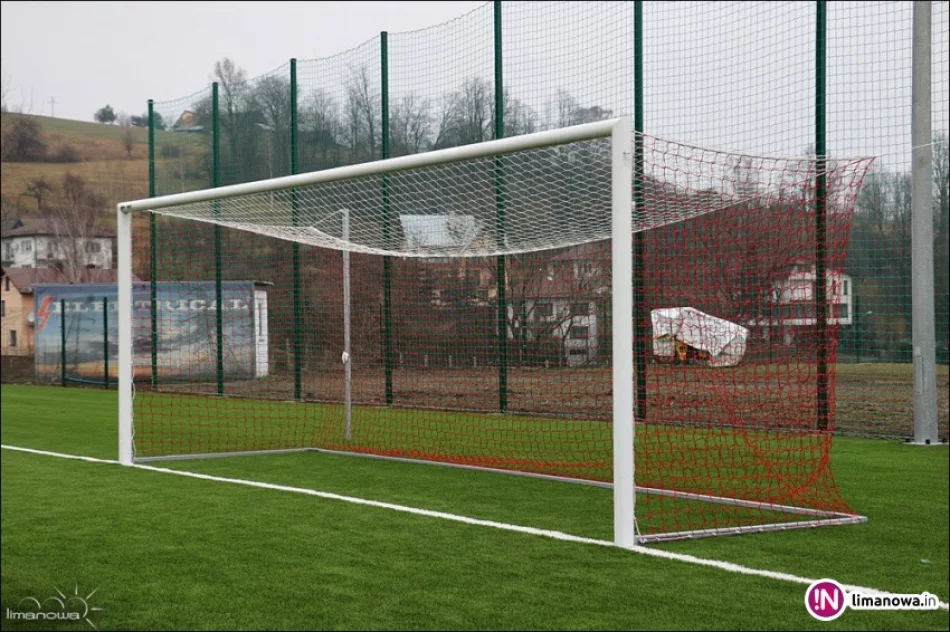 Boisko ze sztuczną nawierzchnią odebrane. Kosztowało prawie 1,7 mln zł - zdjęcie 3