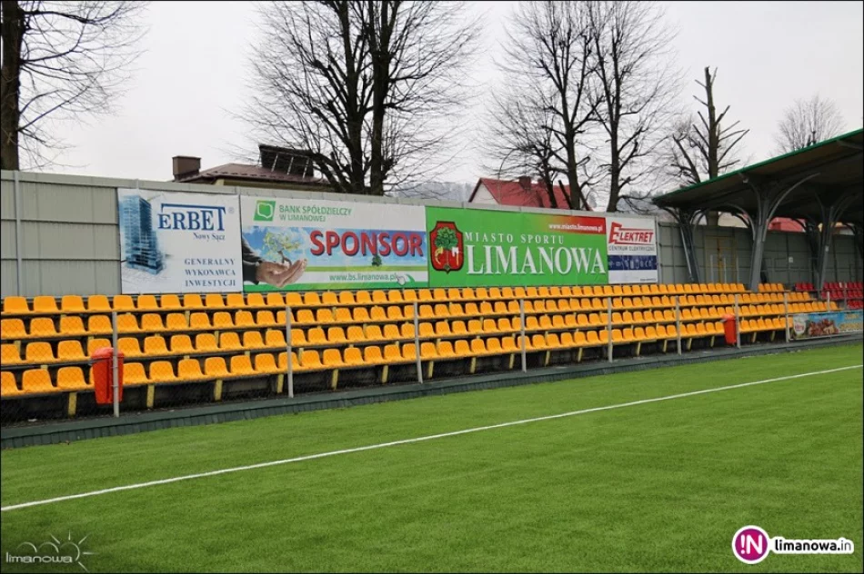 Boisko ze sztuczną nawierzchnią odebrane. Kosztowało prawie 1,7 mln zł - zdjęcie 4