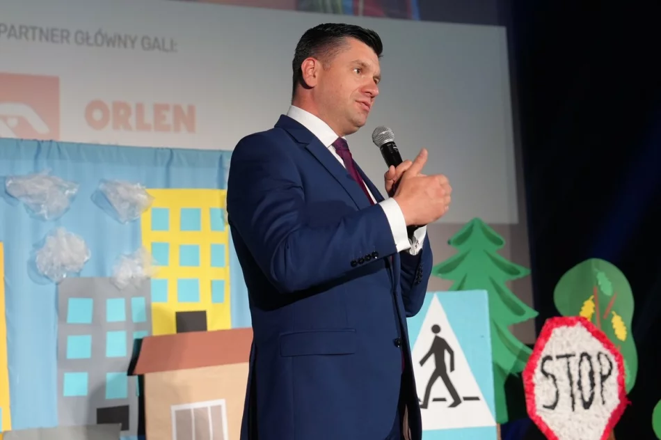 Zespół Szkolno-Przedszkolny Nr 4 odebrał nagrody za zwycięstwo w Ogólnopolskim Konkursie „Odblaskowa Szkoła” - zdjęcie 7