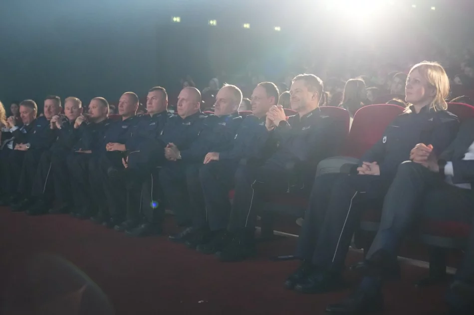 Zespół Szkolno-Przedszkolny Nr 4 odebrał nagrody za zwycięstwo w Ogólnopolskim Konkursie „Odblaskowa Szkoła” - zdjęcie 8