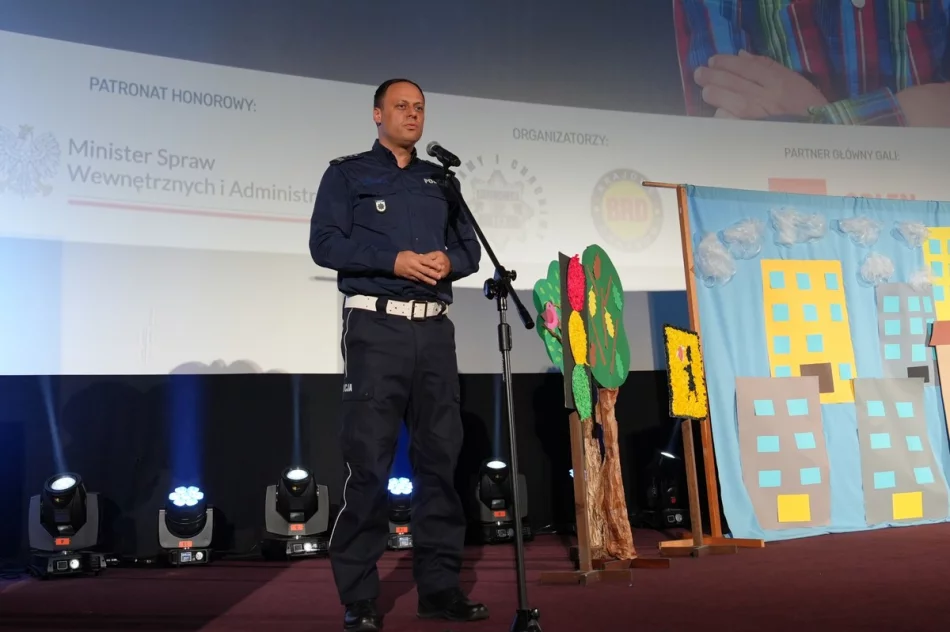 Zespół Szkolno-Przedszkolny Nr 4 odebrał nagrody za zwycięstwo w Ogólnopolskim Konkursie „Odblaskowa Szkoła” - zdjęcie 9