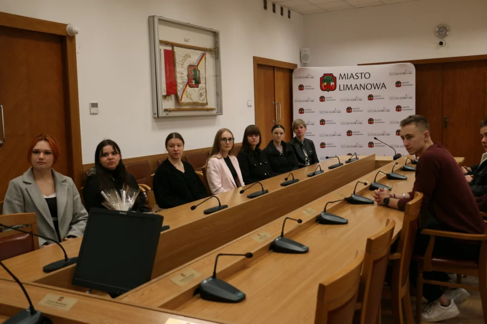 Uczniowie z Tischnera odwiedzili magistrat w ramach Dnia Samorządu - zdjęcie 9