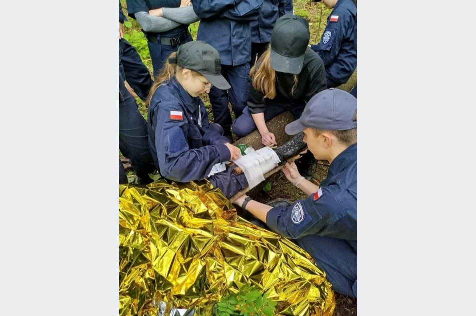 Klasy policyjne uczestniczą w obozie szkoleniowym - zdjęcie 6