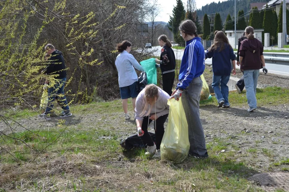 Ponad 300 osób zaangażowanych, zebrano 440 worków odpadów - zdjęcie 7