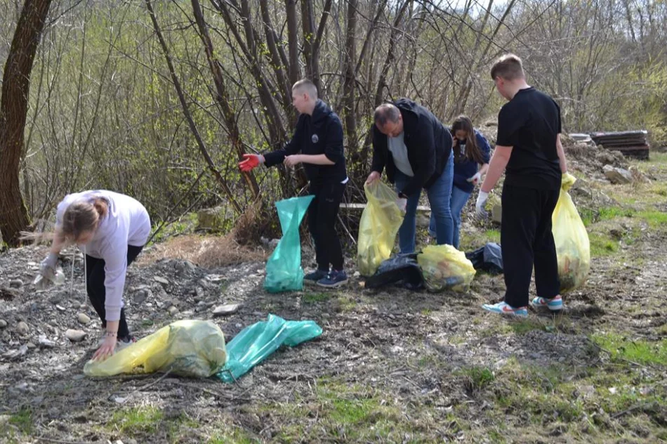 Ponad 300 osób zaangażowanych, zebrano 440 worków odpadów - zdjęcie 14
