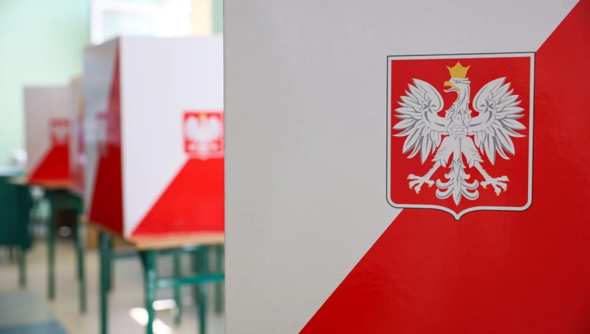 75-latek zasłabł w komisji wyborczej; zmarł w drodze do szpitala
