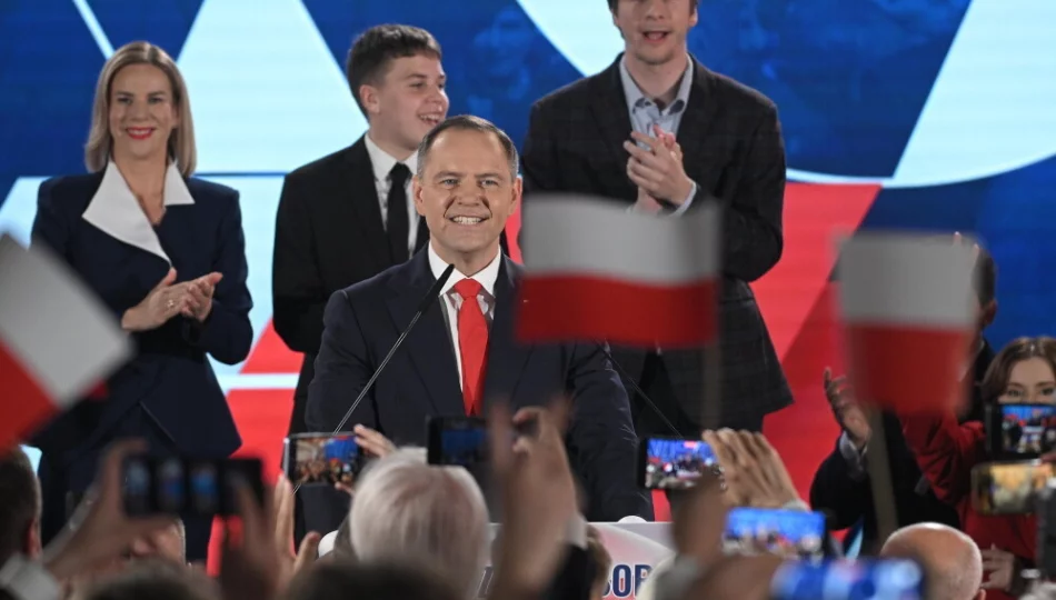 Exit poll: wyborcy Mentzena i Brauna za Nawrockim, Hołowni, Biejat i Zandberga - za Trzaskowskim - zdjęcie 1