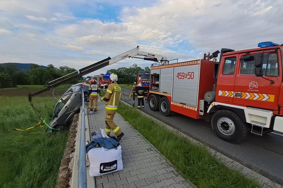 Groźnie wyglądające zderzenie trzech pojazdów - zdjęcie 2