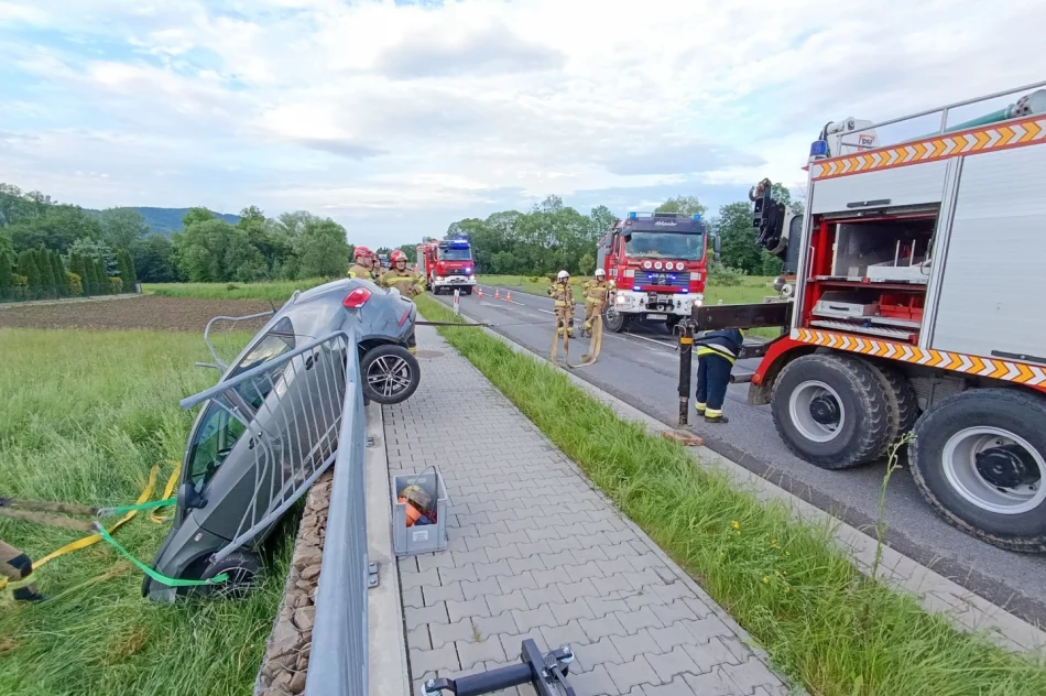 Groźnie wyglądające zderzenie trzech pojazdów - zdjęcie 3