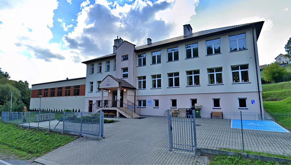 Rekordowe poparcie dla Nawrockiego. Lokal wyborczy w Sechnej mieścił się w budynku szkoły