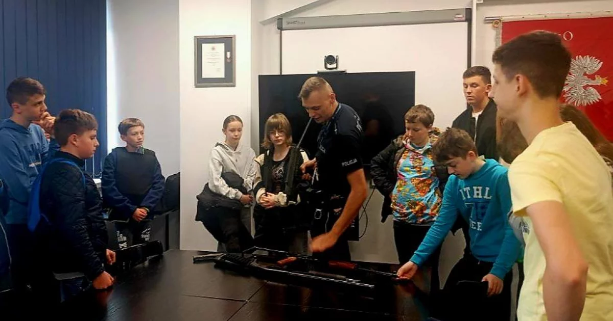 Uczniowie poznali pracę limanowskich policjantów