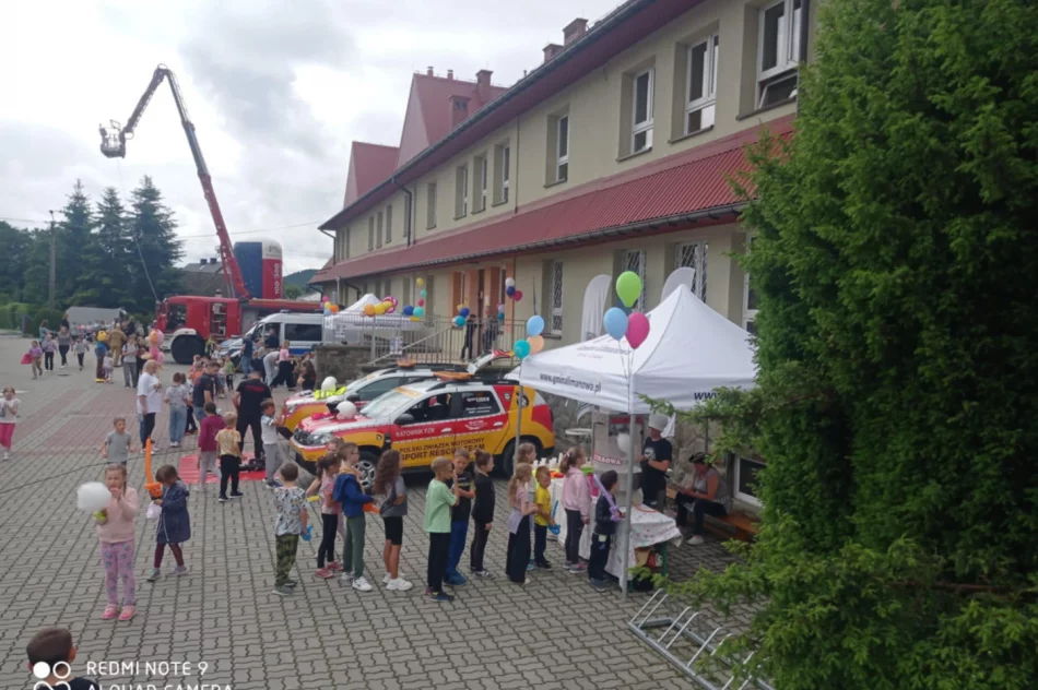 Dzień Dziecka z atrakcjami i udziałem służb ratunkowych (ZDJĘCIA) - zdjęcie 10