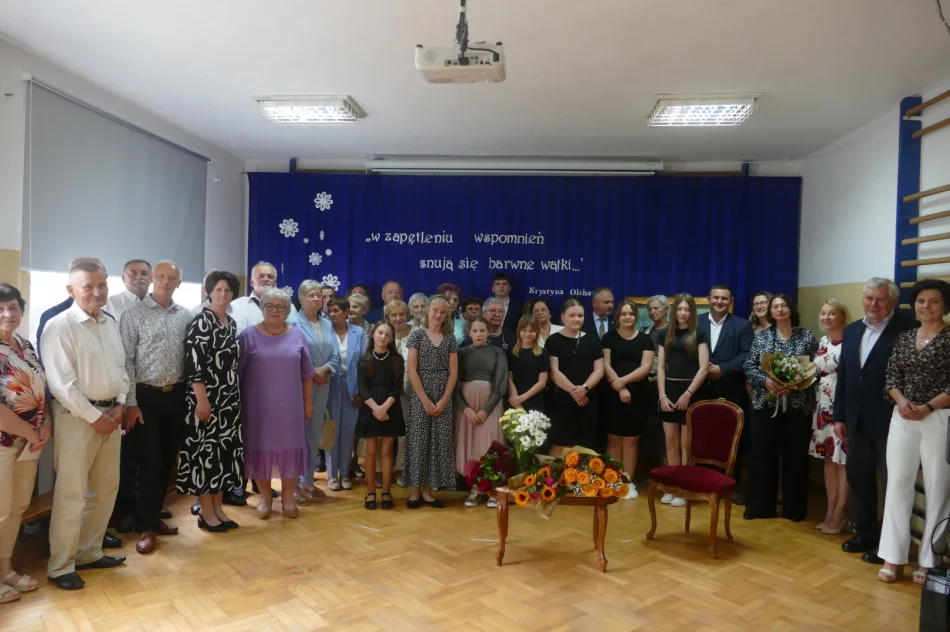 Uroczyste spotkanie z Krystyną Suchodolską-Olchawą w Szkole Podstawowej w Młynnem - zdjęcie 2