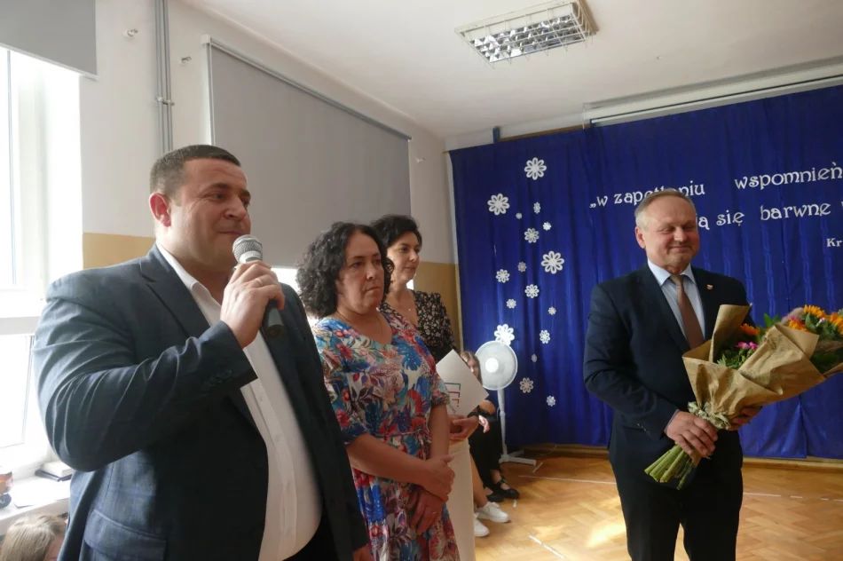 Uroczyste spotkanie z Krystyną Suchodolską-Olchawą w Szkole Podstawowej w Młynnem - zdjęcie 5