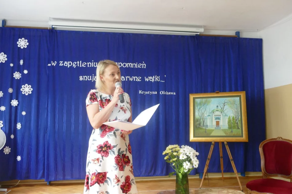 Uroczyste spotkanie z Krystyną Suchodolską-Olchawą w Szkole Podstawowej w Młynnem - zdjęcie 6