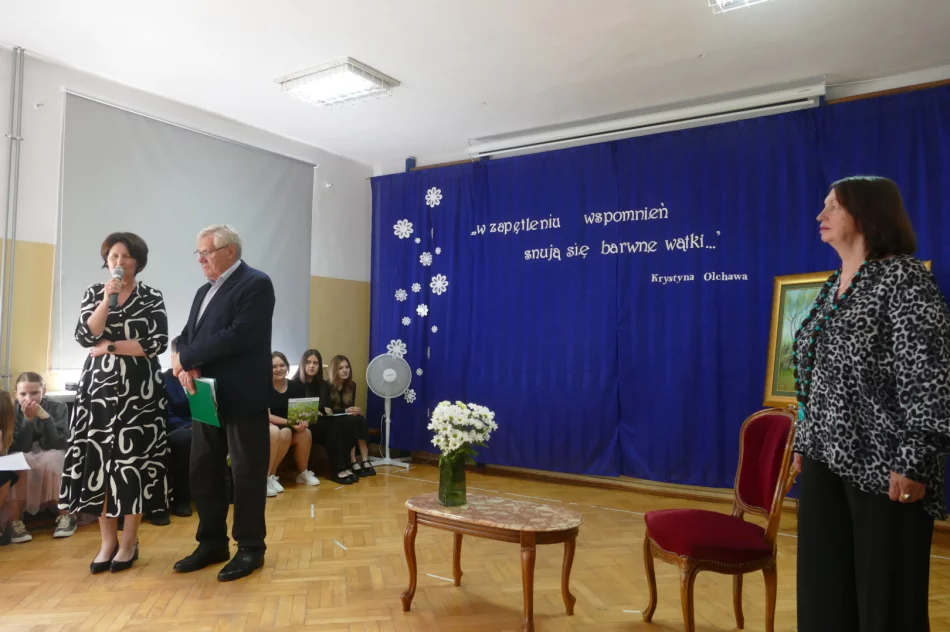 Uroczyste spotkanie z Krystyną Suchodolską-Olchawą w Szkole Podstawowej w Młynnem - zdjęcie 10