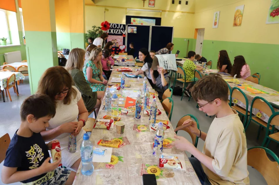 21. Konkurs Plastyczny dla uczniów z niepełnosprawnościami pod hasłem „Moja rodzina” odbył się w ZSP Nr 1 - zdjęcie 5