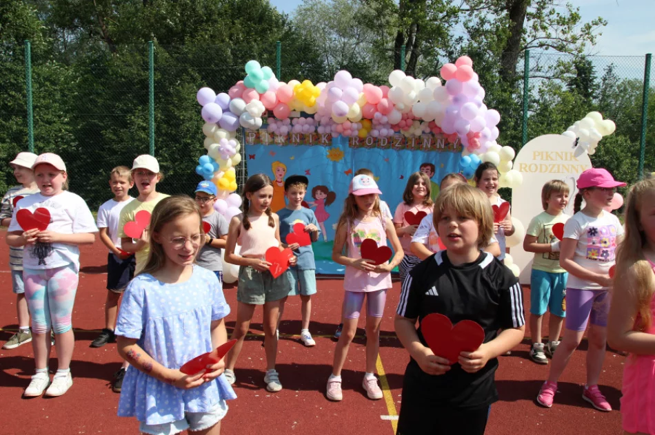 Rodzinny Piknik 2025 w ZSP Nr 4 – święto radości, integracji i emocji - zdjęcie 15