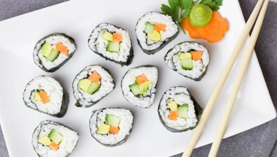 Jak zrobić sushi z łatwo dostępnych składników z marketu? - zdjęcie 1