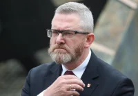 Grzegorz Braun z zakazem wstępu do parlamentu - zdjęcie główne