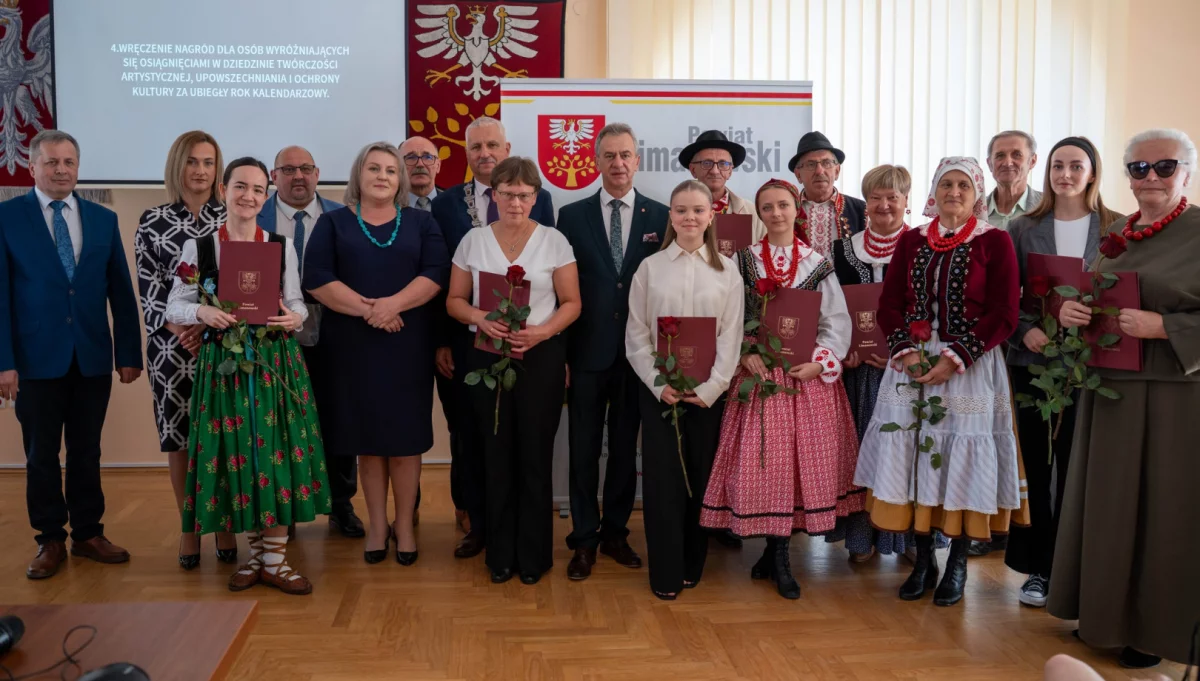 Nagrody za działalność kulturalną/fot.: Starostwo Powiatowe w Limanowej