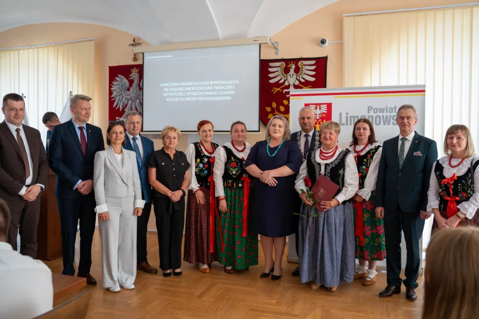 Nagrody za działalność kulturalną wręczone (ZDJĘCIA) - zdjęcie 16