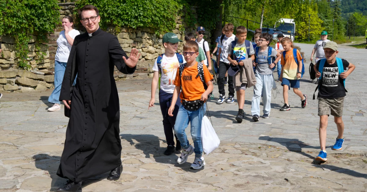 Ministranci i lektorzy z całej diecezji spotkali się na Limanowszczyźnie (ZDJĘCIA)