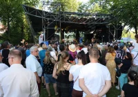 Park Miejski w Limanowej tętnił radością! Piknik „Rodzina w Centrum” z Zespołem Pectus zachwycił tłumy! - zdjęcie główne