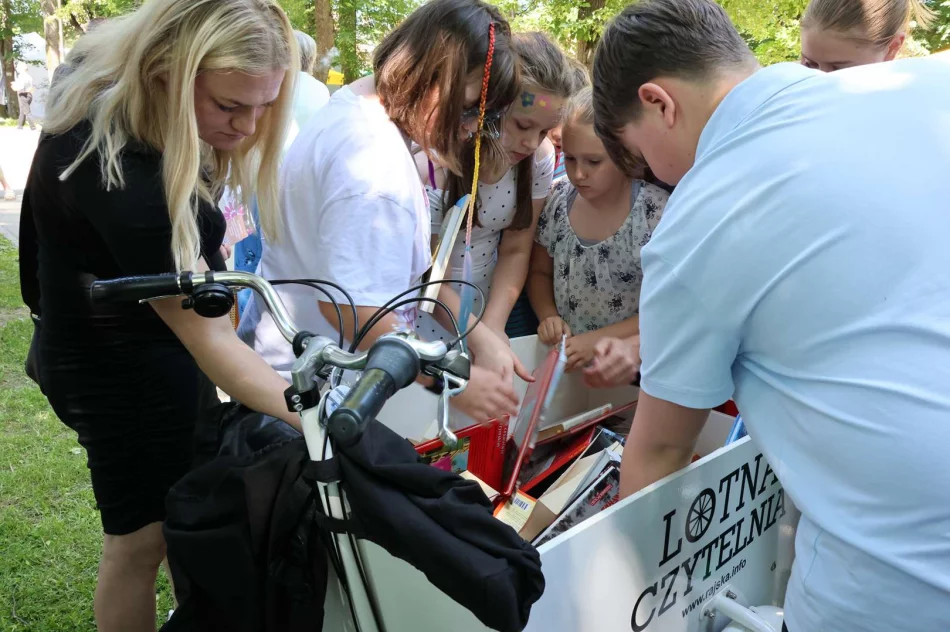 Park Miejski w Limanowej tętnił radością! Piknik „Rodzina w Centrum” z Zespołem Pectus zachwycił tłumy! - zdjęcie 20
