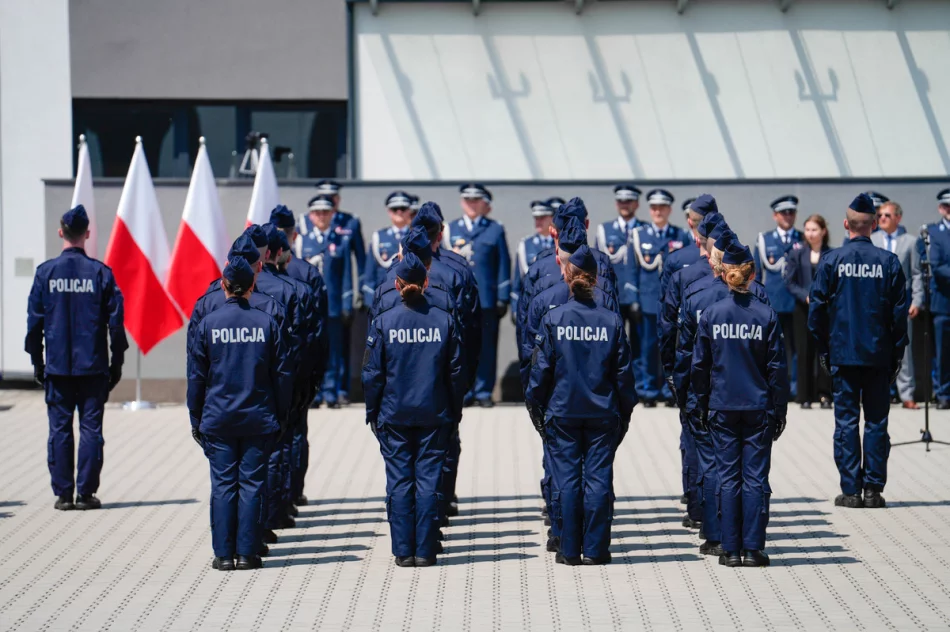 Nowi funkcjonariusze w Małopolsce - ślubowało 74 policjantów - zdjęcie 4