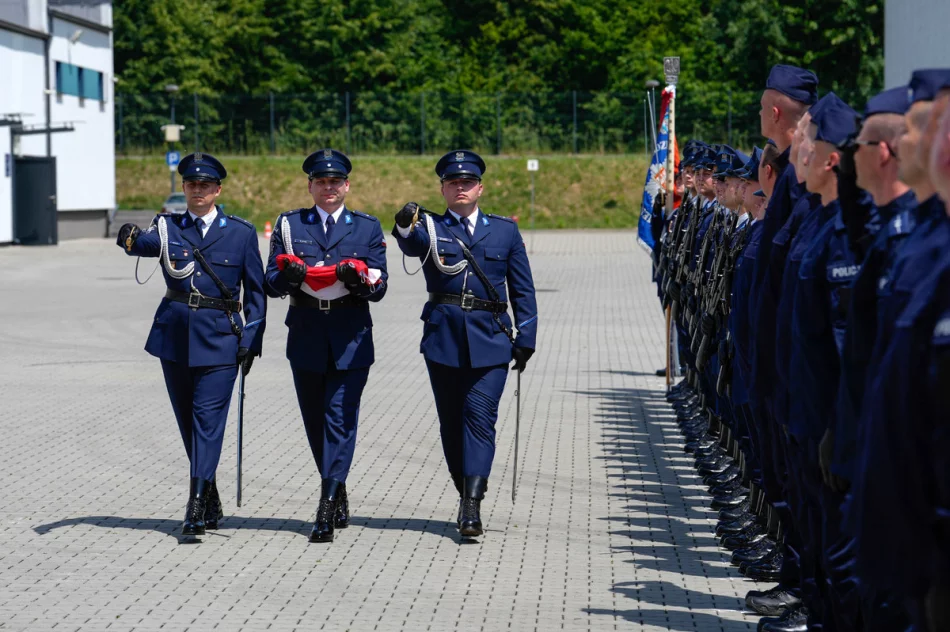 Nowi funkcjonariusze w Małopolsce - ślubowało 74 policjantów - zdjęcie 9