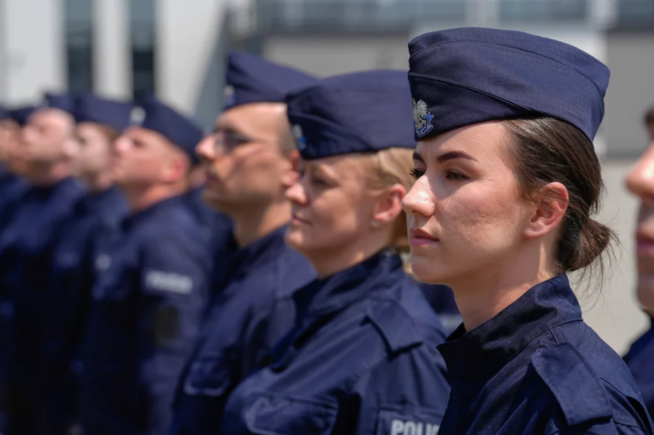 Nowi funkcjonariusze w Małopolsce - ślubowało 74 policjantów - zdjęcie 10