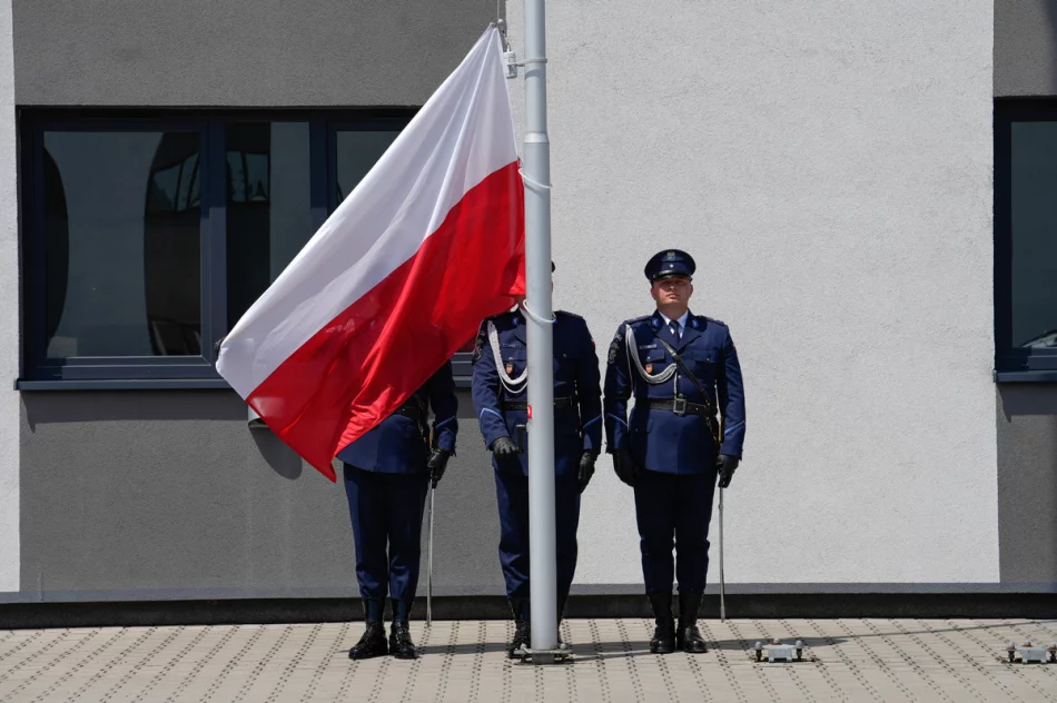 Nowi funkcjonariusze w Małopolsce - ślubowało 74 policjantów - zdjęcie 11