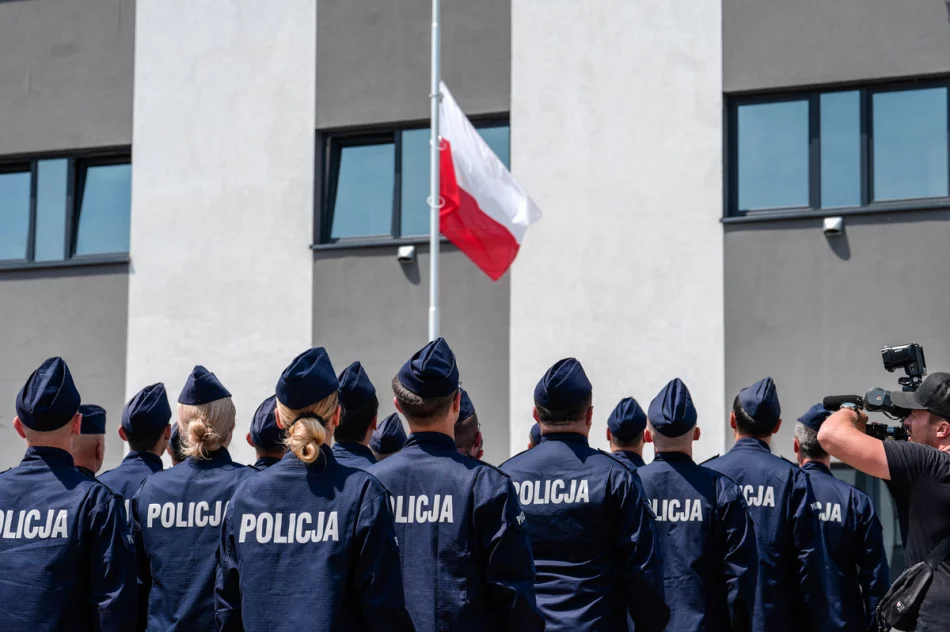 Nowi funkcjonariusze w Małopolsce - ślubowało 74 policjantów - zdjęcie 14