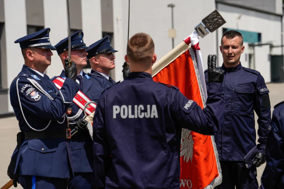 Nowi funkcjonariusze w Małopolsce - ślubowało 74 policjantów - zdjęcie 17