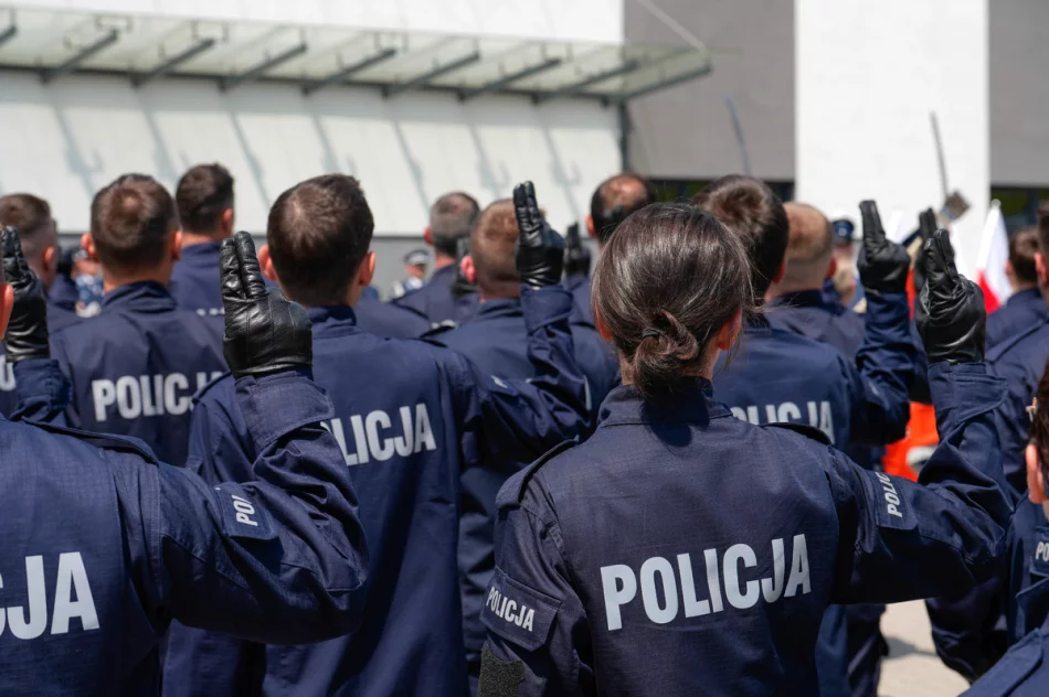 Nowi funkcjonariusze w Małopolsce - ślubowało 74 policjantów - zdjęcie 19