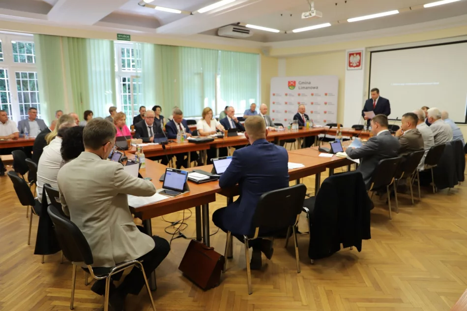 JEDNOGŁOŚNE ABSOLUTORIUM ZA 2024 ROK DLA WÓJTA GMINY LIMANOWA - zdjęcie 2