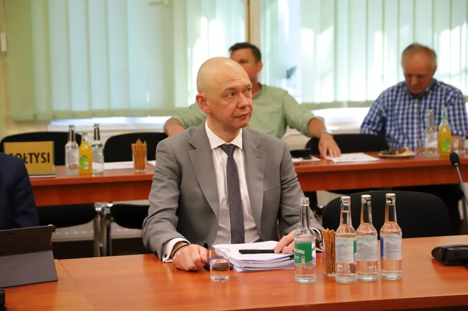 JEDNOGŁOŚNE ABSOLUTORIUM ZA 2024 ROK DLA WÓJTA GMINY LIMANOWA - zdjęcie 5