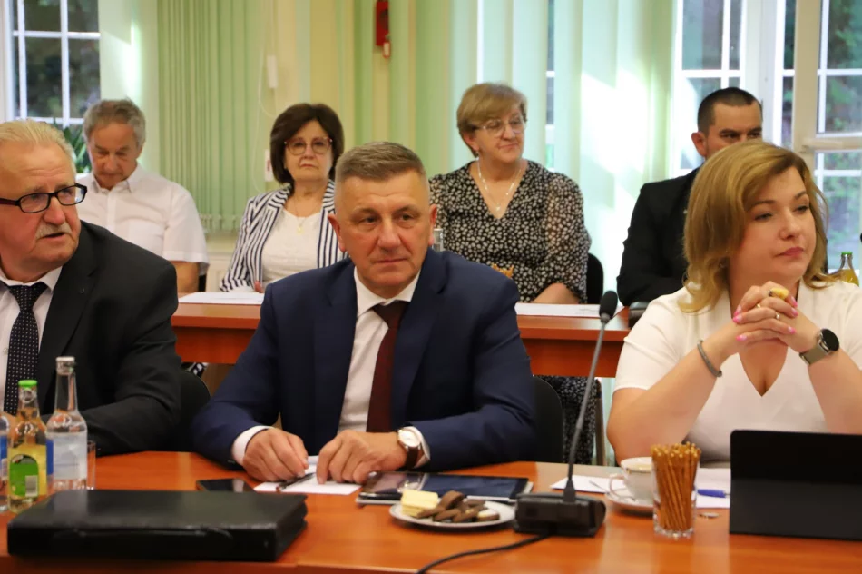 JEDNOGŁOŚNE ABSOLUTORIUM ZA 2024 ROK DLA WÓJTA GMINY LIMANOWA - zdjęcie 8