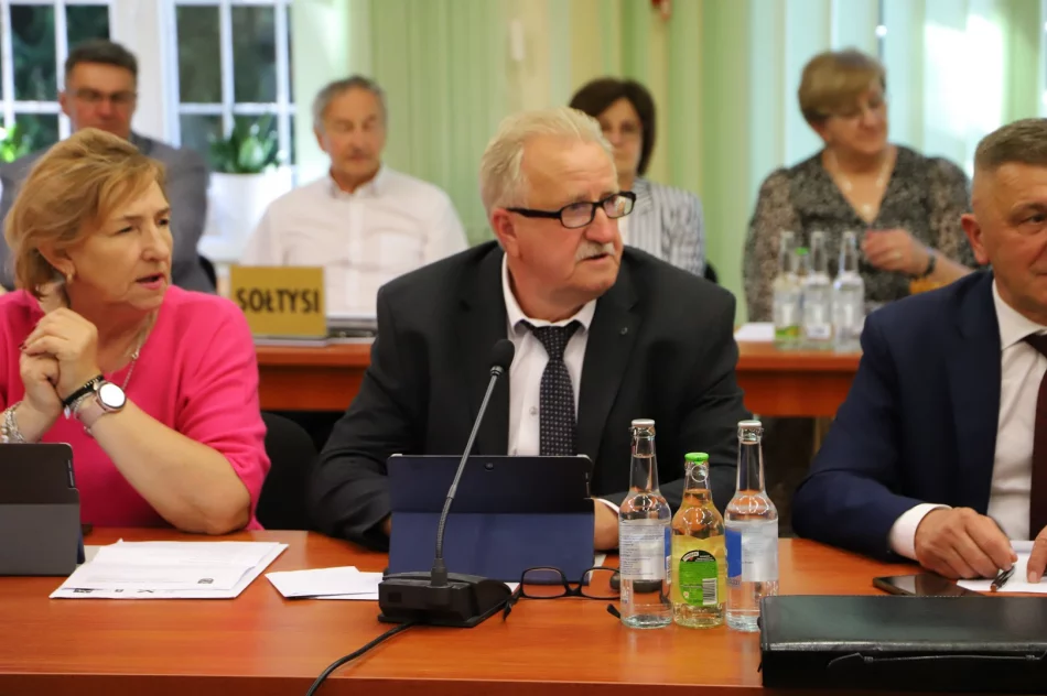 JEDNOGŁOŚNE ABSOLUTORIUM ZA 2024 ROK DLA WÓJTA GMINY LIMANOWA - zdjęcie 9