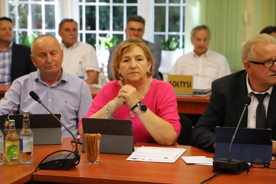 JEDNOGŁOŚNE ABSOLUTORIUM ZA 2024 ROK DLA WÓJTA GMINY LIMANOWA - zdjęcie 10