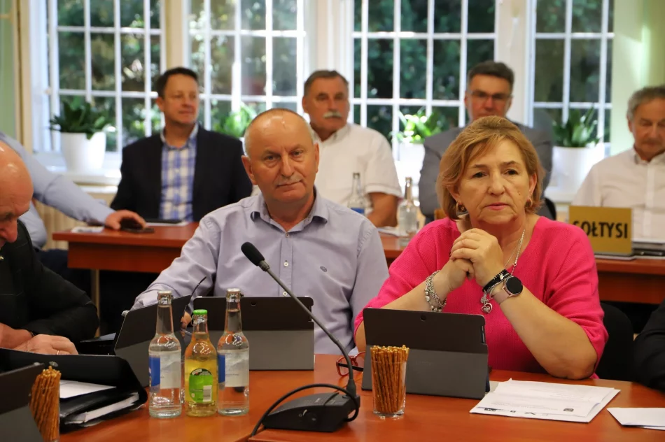 JEDNOGŁOŚNE ABSOLUTORIUM ZA 2024 ROK DLA WÓJTA GMINY LIMANOWA - zdjęcie 11