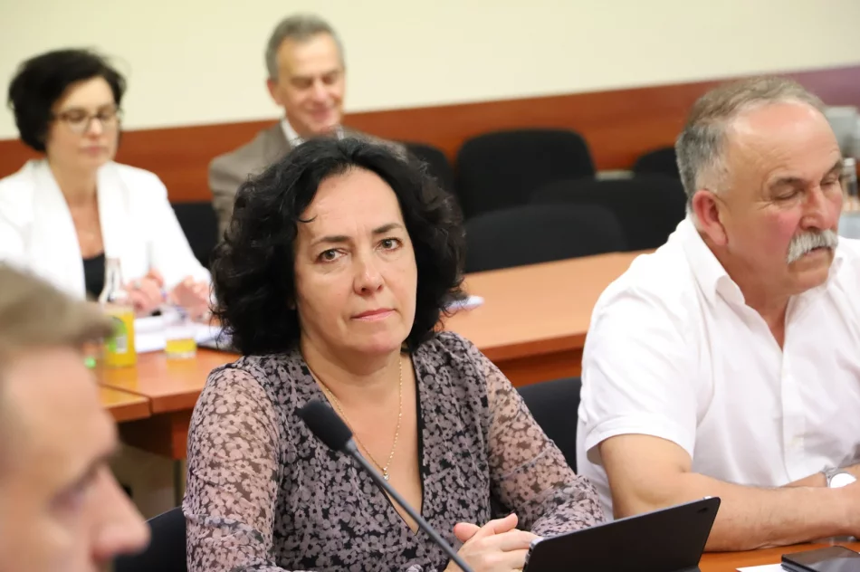 JEDNOGŁOŚNE ABSOLUTORIUM ZA 2024 ROK DLA WÓJTA GMINY LIMANOWA - zdjęcie 14